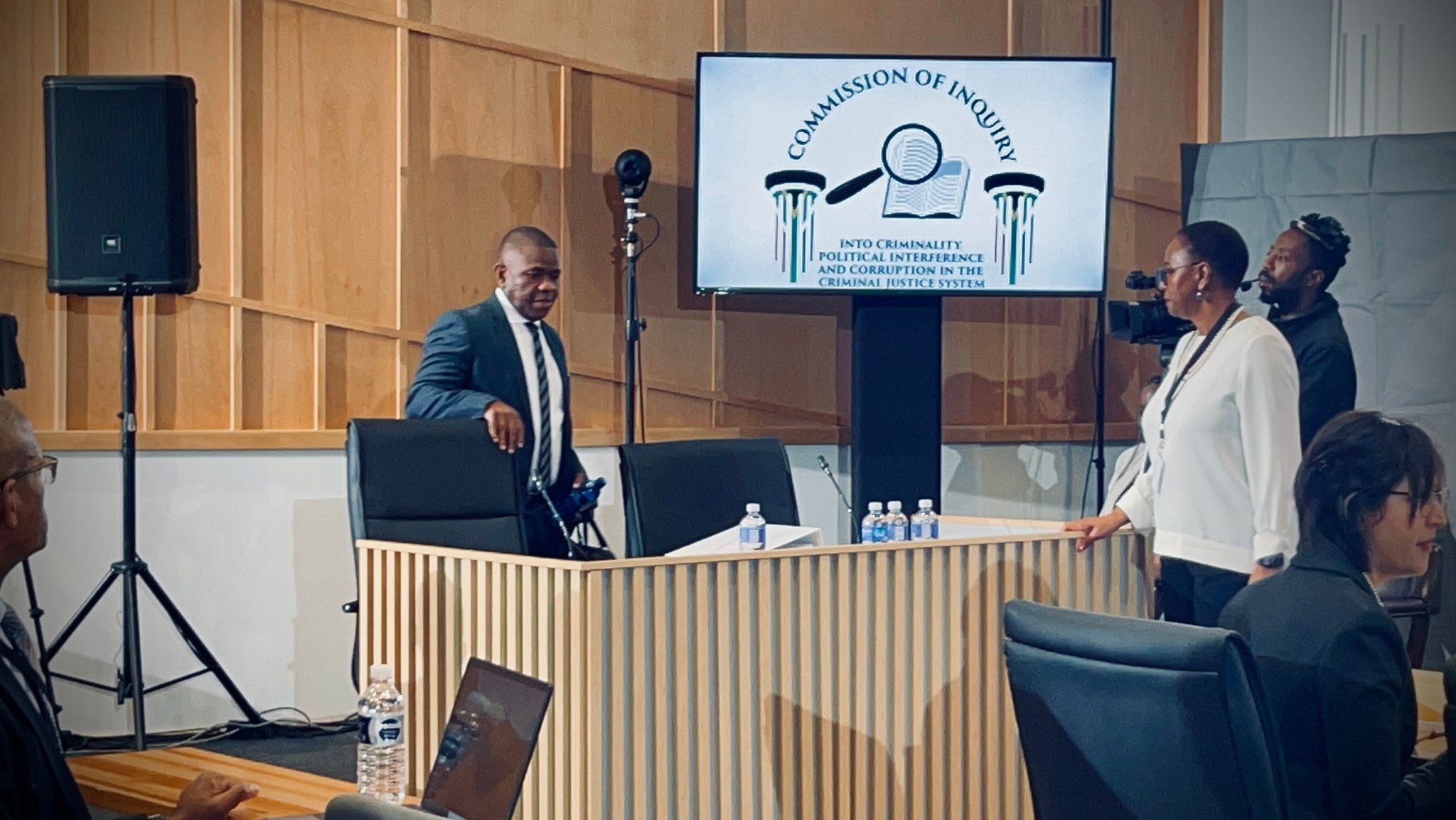 Lt-Gen Mkhwanazi levels complains to politicians and business-people. (Dasen Thathiah)