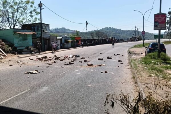  Frustrated Chatsworth residents protested after weeks without reliable water supply. (Facebook supplied)