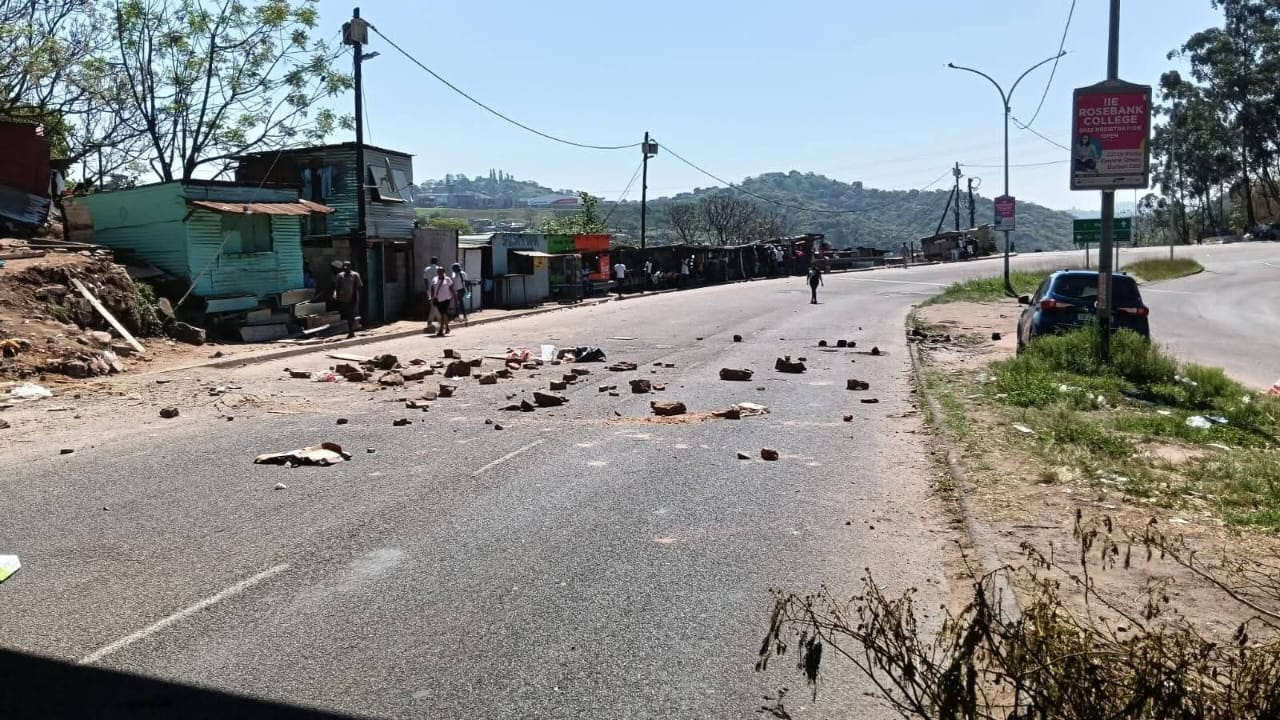  Frustrated Chatsworth residents protested after weeks without reliable water supply. (Facebook supplied)